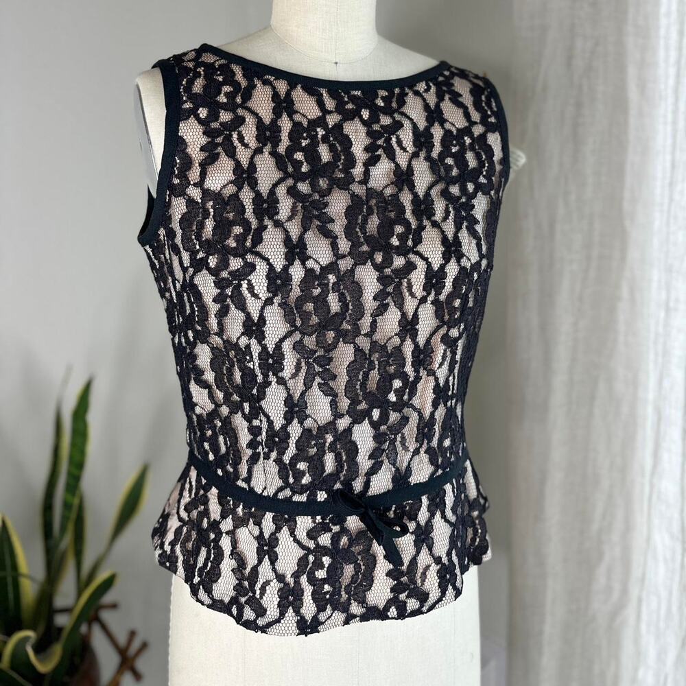 Women’s Medium Blouse Cream Satin Scoop Neck Shell Black Lace Overlay Bow